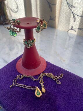 Avon Vintage Green Rhinestone Necklace, Ring And 2 Sets Earrings